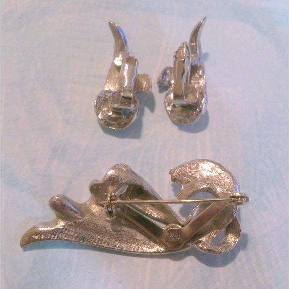 Vintage Silver Tone Brooch and Earring Demi Parure - Picture 4 of 4